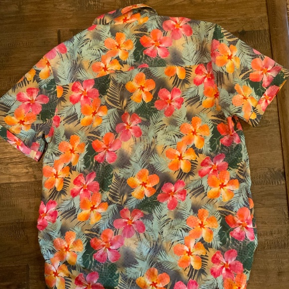 Polyester tropical short sleeve button down. Size S/M - Picture 4 of 4